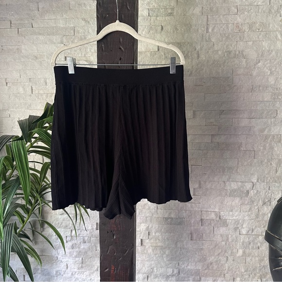 Bae the Label Black Wild Hearts Rib Maternity Shorts Size L - Picture 5 of 7